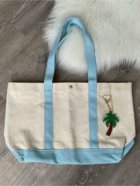 🩵 BAUBLEBAR Cream Canvas Tote with Light Blue Trim and Palm Charm